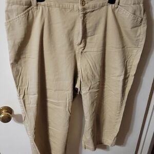 St. John's Bay Khaki Capri's